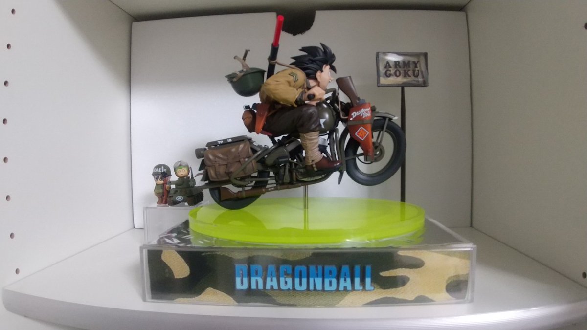BlackmintU's tweet photo. ディスクトップリアルマッコイの悟空&amp;バイクをディスプレイする台を自作してみました15点かな https://t.co/cw0Jw5MLYM