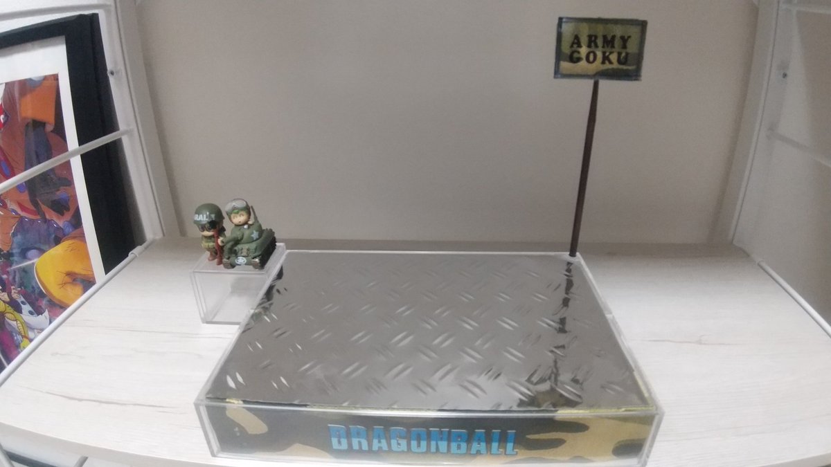 BlackmintU's tweet photo. ディスクトップリアルマッコイの悟空&amp;バイクをディスプレイする台を自作してみました15点かな https://t.co/cw0Jw5MLYM