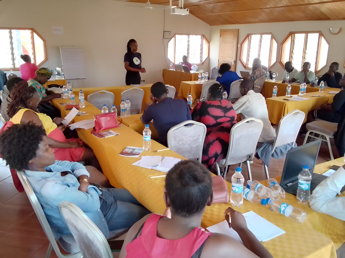 RHARK7's tweet photo. We continue engaging community healthcare workers, health promoters & youths,disseminating the #RMNCAHact. Strengthening collaboration/building agency to influence proper resource allocation & advance implementation of key articles addressing #ASRHR #PAC & issues affecting #AGYWs https://t.co/OS10nhgriG