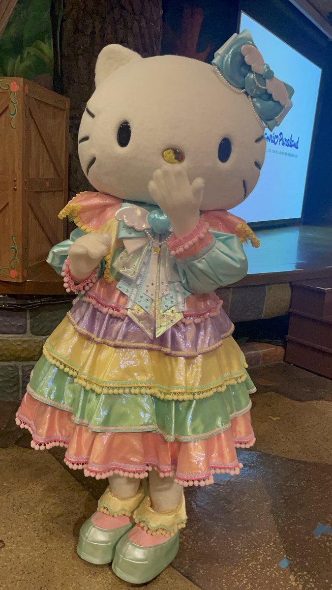haluka1118's tweet photo. 本日の推し活が非常に充実していた👏🏻
今後しばらく頑張れる✊🏻！
キティちゃんたくさん目線くれた💕
神ファンサありがとうございます😭✨ https://t.co/Sp5qarC80o
