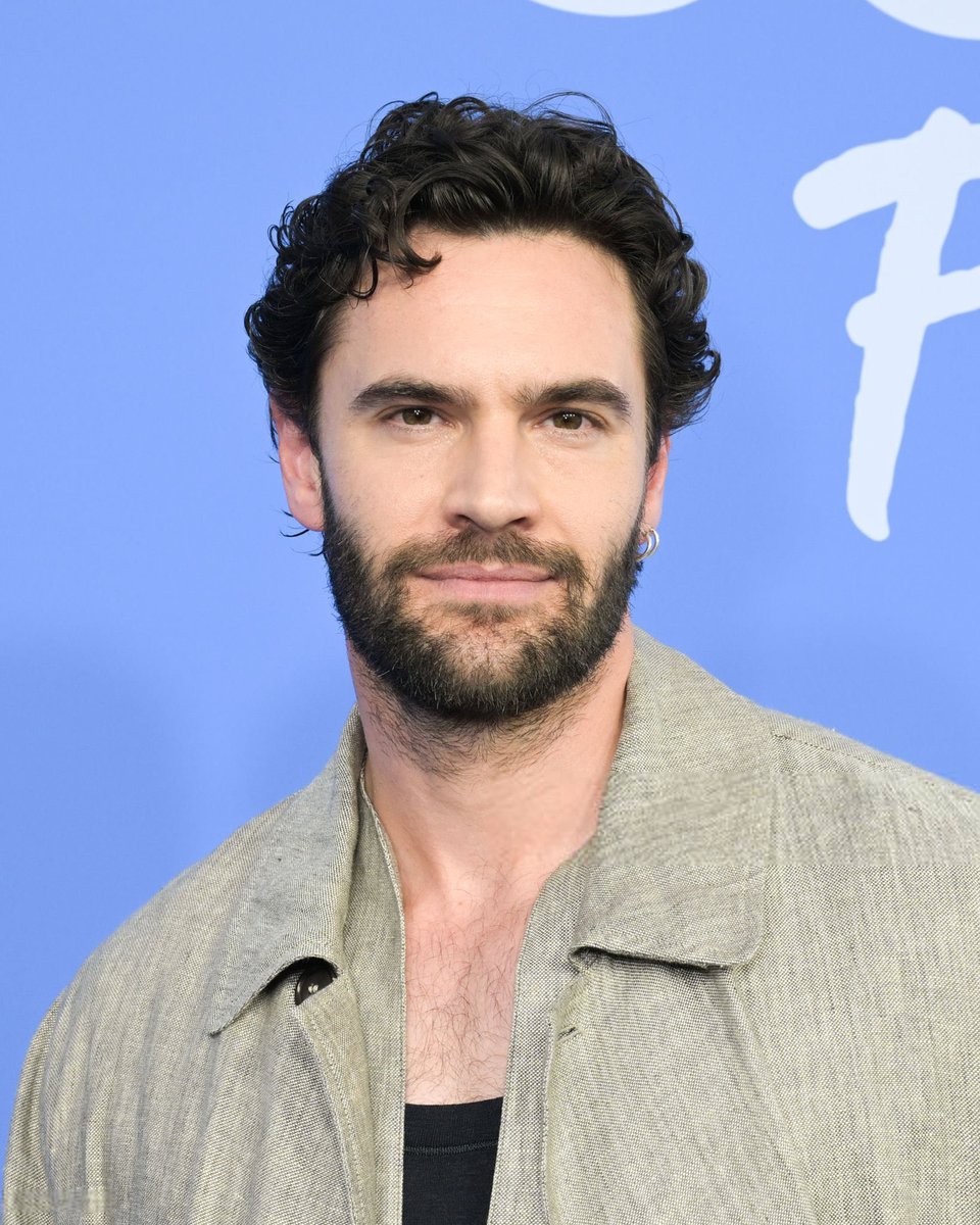 thearcherr22's tweet photo. tom bateman is the PERFECT adam carlsen idc, the casting department ate here. he’s tall, sexy, evil looking (in a good way) with sharp features. this is exactly how a well known lab tyrant who has the whole campus shaking crying throwing up is supposed to look. #thelovehypothesis https://t.co/9QpZNrJijM