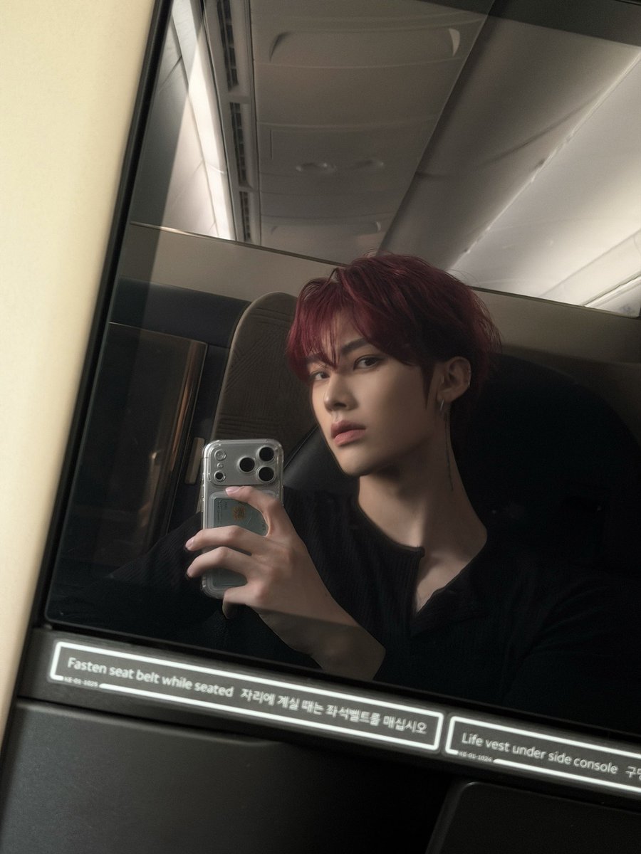 dalxhu's tweet photo. 빨머 거울셀카다 ❤️❤️ https://t.co/9fDgTmoeHZ