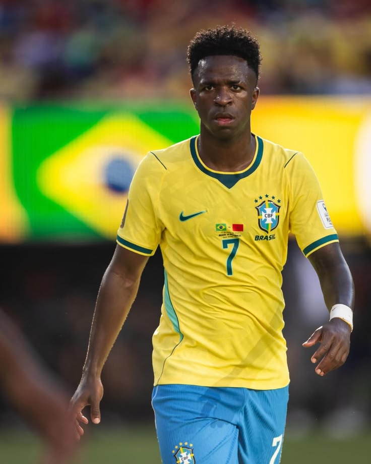 fla_da_opressao's tweet photo. Sabe uma coisa que me indigna?

Se o messi ganhar essa copa sendo artilheiro ele vai ganhar o prêmio de bola de ouro, mas se o Vinícius Jr fizer a msm ele nem no top 3 vai ficar 

É foda https://t.co/cQeC5A05p9