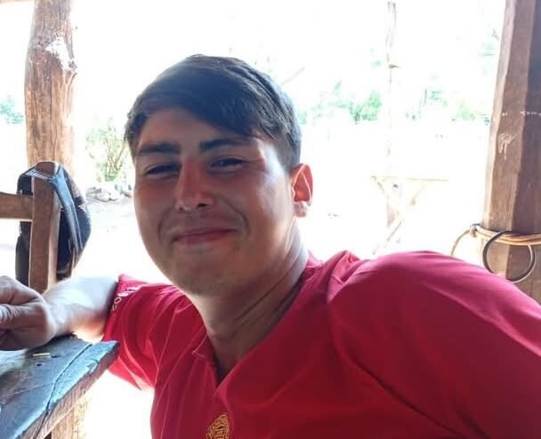 Red__Accion's tweet photo. Joven campesino detenido por escribir un mensaje contra Bullrich en Facebook

Franco Oscari, joven jujeño de 26 años, está detenido por criticar en redes sociales a la ex ministra de Seguridad y actual senadora Patricia Bullrich. https://t.co/uzMRSvSAbf Por @indyargentina https://t.co/2zWGmjYrTy