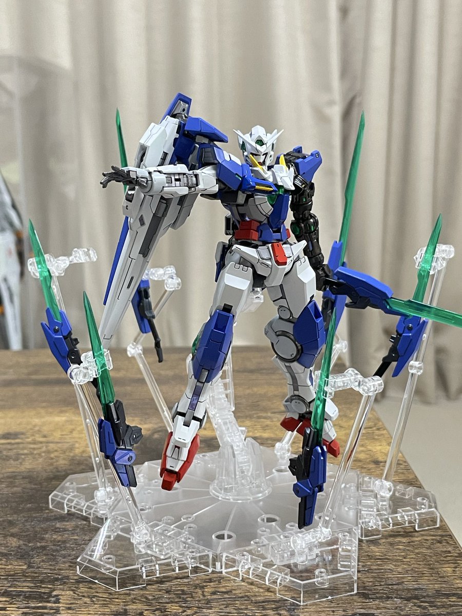 hiro_ro2022's tweet photo. RGガンダムエクシアリペア４完成しました〜〜！
まさに「待ちかねたぞ！」と叫びたくなるくらい待ちに待っていたガンプラです！
メタルビルド等を参考にしつつ全塗装しました✨
握り拳はビルドハンズを使用しております😌

＃ガンプラ
＃ガンダムエクシアリペア4 https://t.co/N9uwZkSf7Y