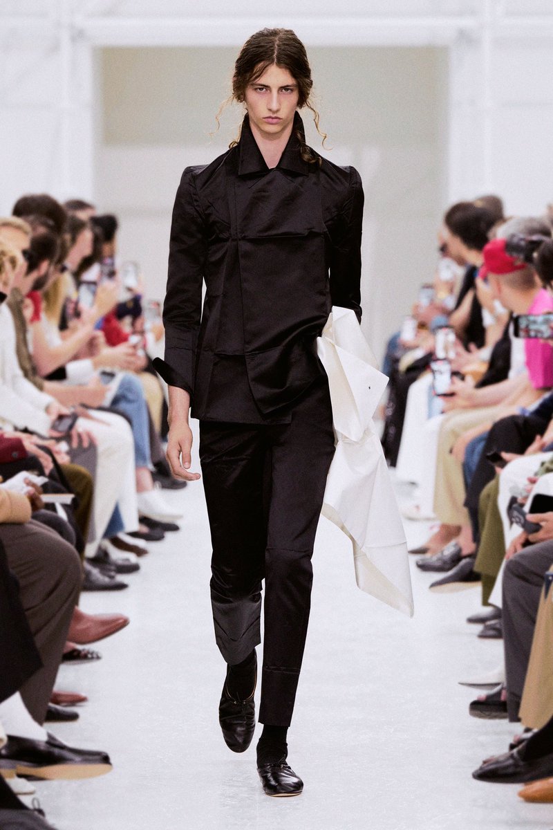 thejoearchive's tweet photo. My favorite look from Celine SS27 https://t.co/3L4C8Hb40s