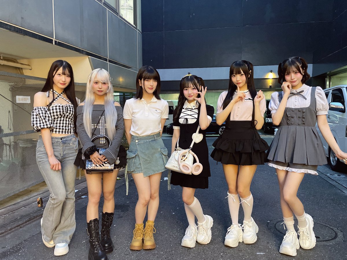 parasai_info's tweet photo. MARQUEE祭ありがとうございました🎀⟡.·
念願の本祭に出演できたのはみんなのおかげだよ❤︎大きなコールもたくさん聞こえてとっても最高な時間だったよ！！！
そして今日は特別な私服特典会👗♡パラサイちゃんの私服どうだったかな...💭

 #パラサイ  #パラレルサイダー https://t.co/OE21zlcdoq