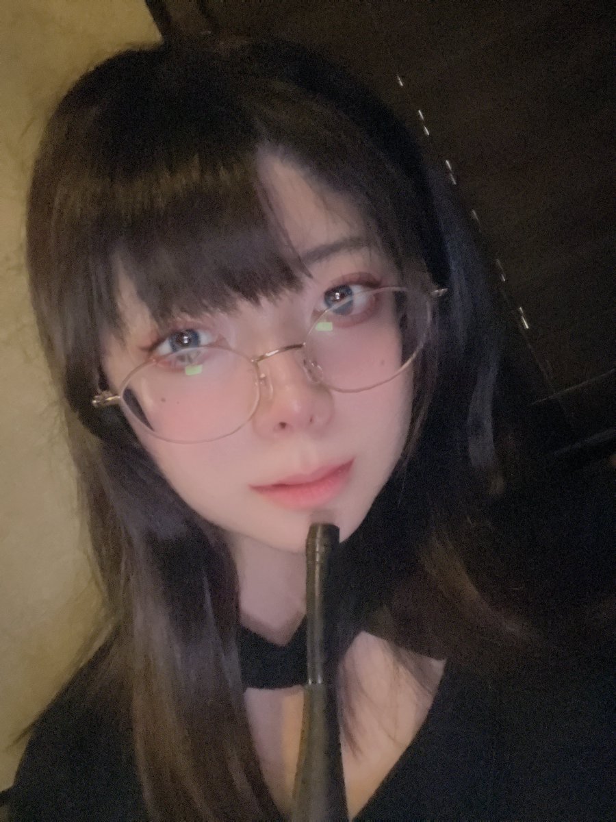 rooibostea21's tweet photo. 無料招待㊗️お仕事終わり…忙しすぎて帰るタイミング失い、どすっぴんでした😂化粧しようと思ったのに
商店街の途中で綺麗なビルへ…
広い店内。いい雰囲気で隠れ家的な感じでした💕暗すぎない明るすぎない。お誘いありがとうございました🥰

#PR #シースタンド #cstand #大宮シーシャ　#大宮バー https://t.co/teWMFGW5XI