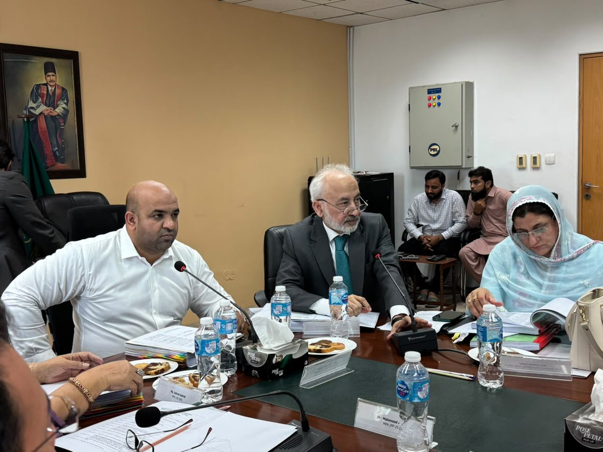 RanaSikandarH's tweet photo. Chaired the Syndicate meeting of Khwaja Fareed University of Engineering and Information Technology, Rahim Yar Khan, where academic, administrative and development matters were discussed in detail to further strengthen governance, transparency and student-focused progress in higher education.