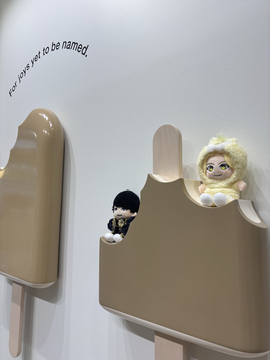 tkkp43's tweet photo. ファンサくれてありがとうの気持ち込めて龍我ちゃんのグッズ買ってきたよ〜！大阪公演も行くから作間くんと一緒に撮りたかったしね！！ぬいほっぺもちもちのやつ選ばれて可愛すぎる😽あと自分が黄色の物持ってるの違和感なさすぎ笑 https://t.co/pKnIFgq3jH