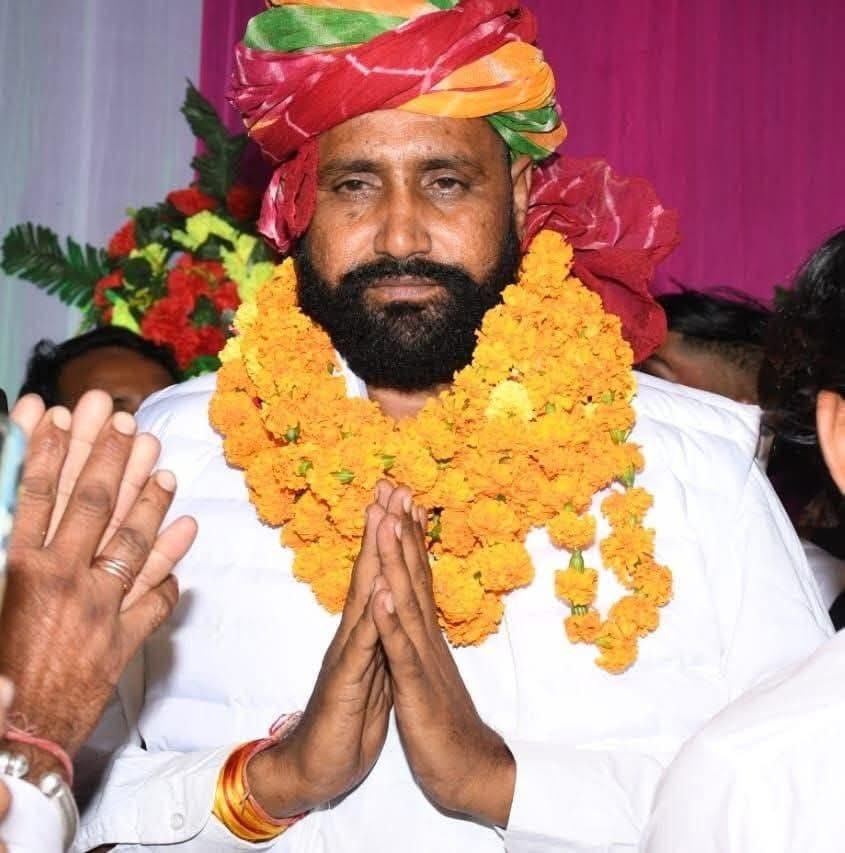 Gopal_Bassi's tweet photo. *अत्यंत दुखद एवं चिंताजनक* 
गुर्जर आरक्षण आंदोलन में समाज की लड़ाई लड़ने वाले और सचिन पायलट जी के सामने सरेंडर करने वाले डकैत जगन गुर्जर की अजमेर हाई सिक्योरिटी जेल में मौत की खबर बेहद दुखद और चिंताजनक है।

पूरे घटनाक्रम की निष्पक्ष एवं उच्च स्तरीय जांच होनी चाहिए https://t.co/yqh3RHkPNq