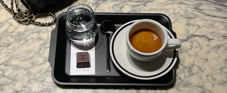 H___AT27's tweet photo. لا صارت الدنيا مثل حجر الموق
        ماتاسع إلا بعد فنجال 
           « Espresso❣️» https://t.co/1qq1bCiKZL
