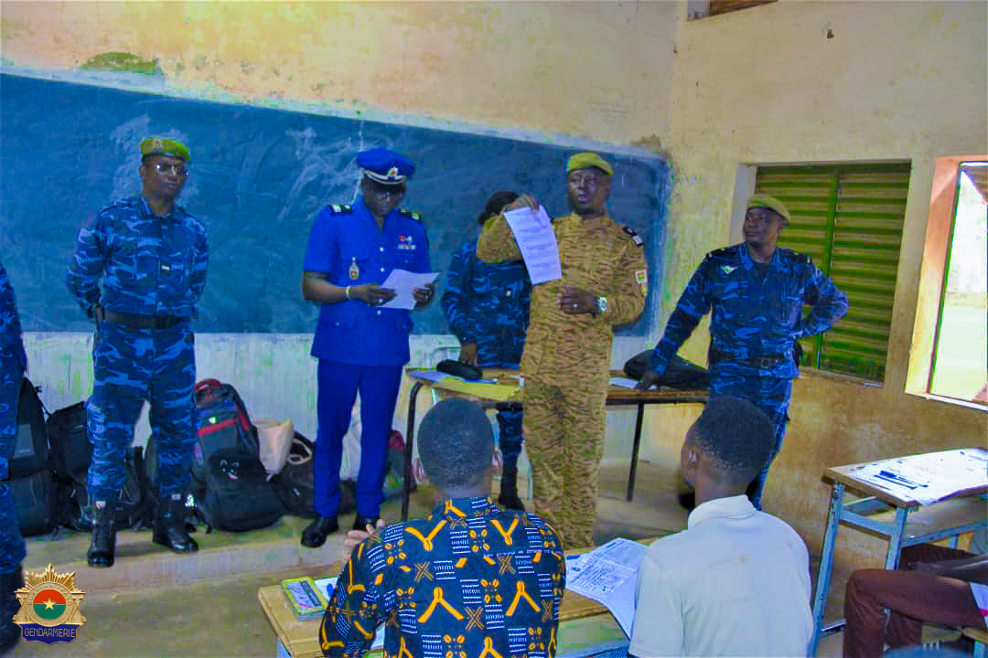 Gendnatbf's tweet photo. Lancement des épreuves écrites du Concours de recrutement des élèves sous-officiers de Gendarmerie session 2026 :  garantir la transparence et l’égalité des chances tout au long du processus
La suite:https://t.co/vyZhkgvQqj https://t.co/M6J8xn5kzF