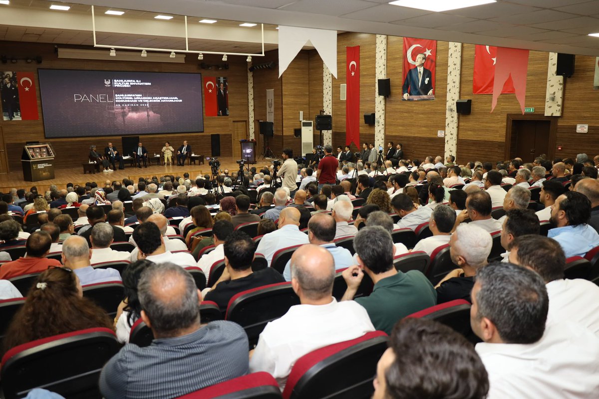 milhamigunbegi's tweet photo. 📍Şanlıurfa İli Kültür Envanteri Projesi Kapanış Programı 

Şanlıurfa Valimiz @hasansildak, il protokolümüz ve hemşehrilerimizle birlikte Şanlıurfa Valiliğimizin ev sahipliğinde düzenlenen Şanlıurfa'mızın kültürel mirasının korunması, belgelenmesi ve gelecek kuşaklara aktarılması amacıyla gerçekleştirmiş olunan Şanlıurfa İli Kültür Envanteri Projesinin tamamlanması kapanış programına katıldık.

Şanlıurfa'mız, binlerce yıllık tarihi ve zengin kültürel mirasıyla insanlık tarihine ışık tutan, kadim tarihi, köklü kültürü ve eşsiz değerleriyle geçmiş ile geleceği buluşturan bir medeniyet merkezidir.

#Şanlıurfa #KadimŞehir 
@RTErdogan @Akparti @abuyukgumus @acarfaruka @mustafaelitas @hakanaksu058 @farukaytek