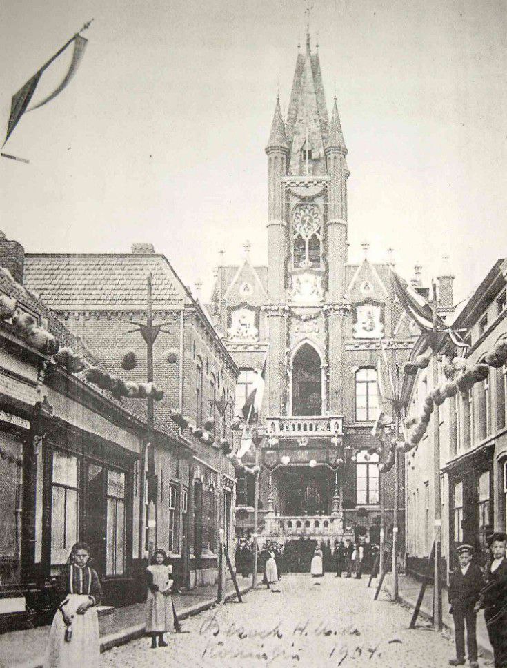AncientsRback's tweet photo. 🔔💥This is the Raadhuis (City Hall) in Eindhoven, built supposedly in just three years; between 1867 and 1869.

💥Look at it. A towering, ornate masterpiece of stone and brick with multiple spires, each crowned with metallic spheres.

💥They want you to believe this was built in the 19th century; a time when the city had only a few thousand inhabitants, no heavy machinery, no electricity, and nothing but basic hand tools, wooden scaffolding, and horse-drawn carts.
Let’s be honest: this is ridiculous.

💥How do you explain the precision, the sheer scale, and especially those metallic spheres placed at the tip of every spire? These were not mere decorations. In a functional energetic architecture, they served a clear purpose; resonance and interaction with atmospheric charge.

💥This entire building is a rock-solid stone capacitor, designed as part of a larger energy system.

💥In the 19th century they maintained what was already there, and later claimed it as their own achievement.

💥The lie becomes obvious the moment you stop accepting the narrative and start observing with open eyes.

 #tartaria #tech #energy #earth