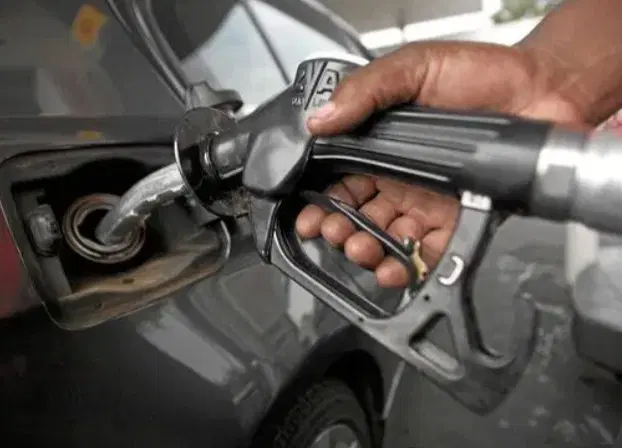 vanguardngrnews's tweet photo. FCCPC to marketers: Cut petrol prices or face sanctions

https://t.co/6Ch5nugadr https://t.co/QqqD5zjliN