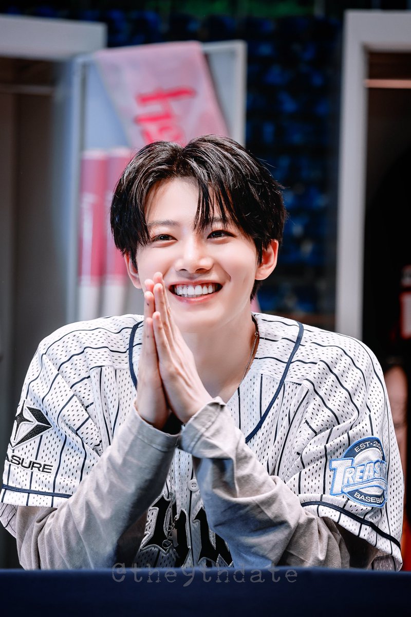Kkyujang_'s tweet photo. “หาให้ตายก็ไม่เจอ ต่อให้คล้ายก็ไม่มี” https://t.co/XjTnFFT7iC