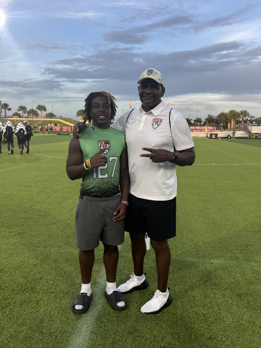 alece82967's tweet photo. FBU Top Gun was an amazing experience! @JordanMarsh05 competed with some of the best talent in the country, learned from great coaches, and built connections with elite athletes from coast to coast. The exposure has been invaluable. I’m so very proud of him and excited to see all his hard work show up this fall! 🏈💪🏾

@AWilliamsUSA 
@coachDBrown27
@KbTheStable 
@coachLup
@coachbobgregory
@zachwerlinger
@si_one11
@lincolnriley
@coach_smith20
@coachIrv_
@M_solane 
@coachc_foster
@CoachQGray
@GeorgiaFootball
@KirbySmartUGA
@CoachJCrawford
@CoachTroop_ 
@CoachMikeElko 

#FBUTopGun #JordanMarsh #MarshMade #ClassOf2030 #RB #Bellarmine