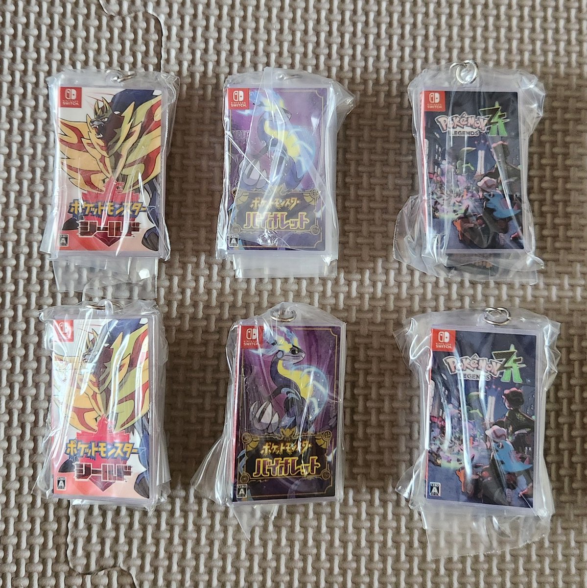 atrt0704's tweet photo. そういえばポケセンオンラインで買ったパッケージ&amp;カートリッジキーホルダー、かなりダブった。コンプしたい。 https://t.co/PhOtN1R7fX