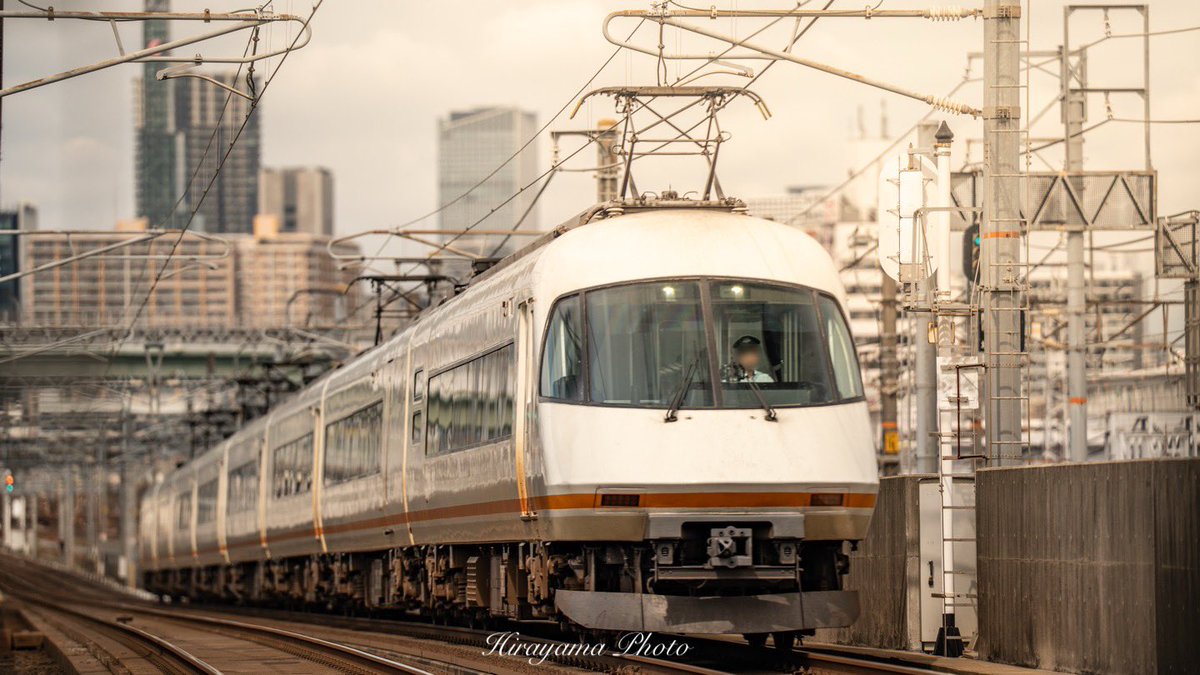 Hirayama_Camera's tweet photo. 鉄道撮影でナナニッパと迷ったけど単焦点という弱点が気にならないくらい最高のレンズ
買ってよかった
近鉄ビスタカーやアーバンライナー等

Sony α7Cii
Sigma 200mm f2 https://t.co/HnQ0ltFr2K