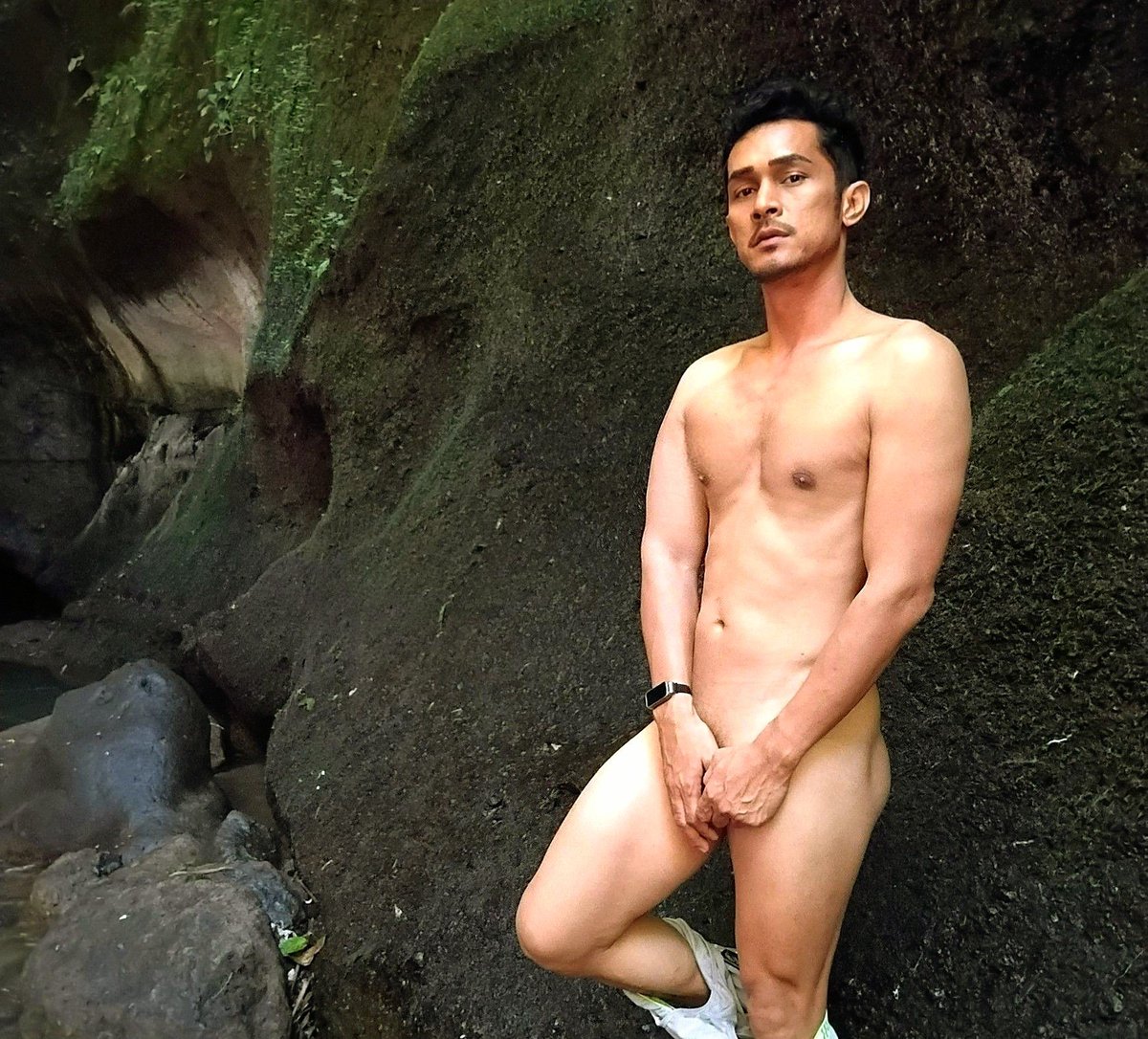 WiharjoPutra's tweet photo. 🧵 THREAD: 8 Hidden Gem Springs in Bali That Most Tourists Don't Know About! 

Bored of the same old beaches in Bali? It’s time to venture inland. Here is a list of hidden gems—including rivers, springs, and waterfalls—that remain pristine, secluded, and peaceful. 👇

1. Dauh Dalam Rendang Public Bath 
📍 : HC9F+479, Rendang, Rendang District, Karangasem Regency, Bali 

⏱️ : Open daily 
💵 : Admission: Adults 5K, Children 3K 

Facilities: Small shop (warung) | Parking | Changing rooms & lockers (in poor condition) 
No toilets—so don't get the urge to do "number two"; if you need to pee, just hop right in 🤣 Recommended to visit on weekdays; the water is clear and cold, and the pool bed is sandy, making it safe to swim barefoot.

2. Sugening Public Bath 
📍 : Kawan, Bangli District, Bangli Regency, Bali 

⏱️ : Open daily 
💵 : Free admission 

Facilities: Small convenience stall No restrooms availabe. 

be prepared to climb 150 steps The trail is somewhat steep and lacks safety features Recommended to visit in the morning; if you arrive too late, it gets as crowded as a market 🤣

3. Tukad Arca 
📍 : Menanga, Rendang District, Karangasem Regency, Bali 

⏱️ : Open daily from 08:00 to 18:00 
💵 : Ticket prices: Locals 5k, Domestic tourists 10k, International tourists 20k  

Facilities : Toilets | Changing rooms | Swim rings | Food stalls 

4. Telaga Surya 
📍 : Location: Br. Tegenan, Menanga, Rendang, Karangasem, Bali 

⏱️ : Open daily from 09:00 to 17:00 
💵 : Entrance fee: 15k (adults) | 5k (children) 
🛖 : Glamping: 200k ⛺️ : Camping (tent rental): 150k 🏕️ : Camping (bring your own tent): 75k  
⚠️ : Camping is only available from late afternoon until morning 

5. Valley of the Angels 
📍: Sangaji, Taro, Tegallalang District, Gianyar Regency, Bali 

⏱️: Open daily 
💵: Free 

Facilities: None 

The trail is extremely steep, slippery, and involves a sharp descent; entering the bamboo forest feels unsafe and requires extra caution. It is not suitable for the elderly, and you should avoid visiting during the rainy season as the area is prone to landslides. The water is clear and cold, and the vibe is peaceful, but unfortunately, there is a lot of trash 😭.

6. Tukad Cegeg 
📍 : FCFW+CQF, Dawan Kaler, Dawan District, Klungkung Regency, Bali 

⏱️ : Open anytime 
💵 : Free entry | Parking: 2k 

No facilities available. 

Don't come here if you have a sudden urge to poop, because there are no toilets 🤣 Some locals dump trash into the river, so please don't add to the problem by littering. The trek is short but lacks safety features, so watch your step. It's best to visit in the morning when it's quiet and the water is clear; let your guard down for a moment, and it turns into a crowded market 🤣

7. Toyo babah petung 
📍 : Muncan, Selat District, Karangasem Regency, Bali 

⏱️ : Open daily 
💵 : Entrance fee 5K  
Facilities : Restrooms are not exactly up to par 😁 

The water is clear and cold—it feels like bathing right alongside the fish 😁 If you visit, be sure to wear sandals or rubber shoes; the path is extremely slippery.

8.Gredeg Nature Tourism | Cliff Temple (Candi Tebing) 
📍 : Br. Tambahan Kelod, Jehem, Tembuku District, Bangli Regency, Bali 

⏱️ : Open daily 
💵 : Free 

Facilities : None 

Recommendation: Visit in the morning to enjoy the natural pool as if it were your own private spot. Parking: Park your motorbike at a local resident's house; the narrow path to the pool is steep, slippery, and unsafe, so it is better to walk.
Note : Do not litter; wearing non-slip sandals or shoes is mandatory.

#HiddenGem #SpringWater #ExploreBali #WeekendTrip #MenUnderwear #NaturePhotography