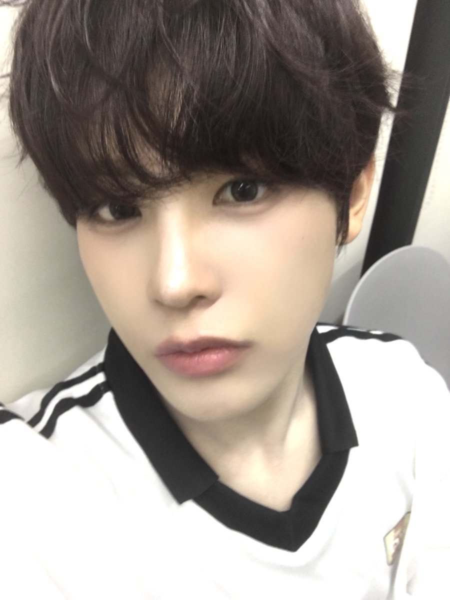 XODIAC_MEMBERS's tweet photo. [#규민🐶] 

월요팅✊🏻✊🏻

#XODIAC #소디엑 #GYUMIN #규민 #똑똑똑_귬이등장 https://t.co/5CXNO0eJZa