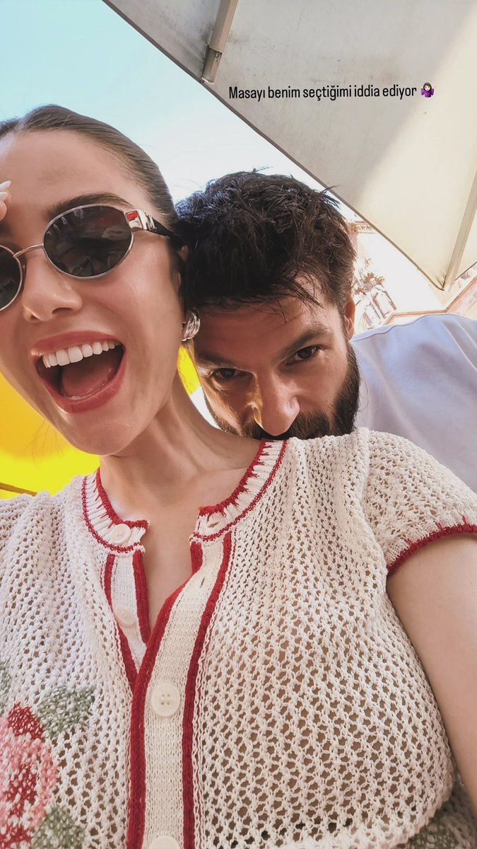 CayogluNews's tweet photo. @/ozgecangurelofficial’ın hikayesinden Çayoğlu ailesi.🥰

#serkançayoğlu | @SerkanCayoglu https://t.co/uZ7a03WxCz