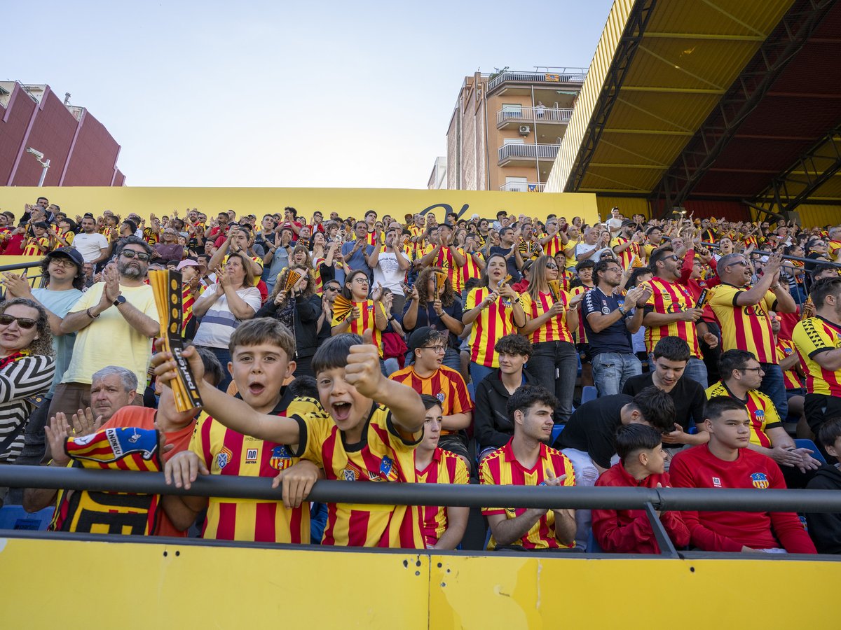uesantandreu's tweet photo. 😍 Tancarem juny amb 5⃣0⃣0⃣0⃣ socis/es! 💛❤️

🪪 Activem la campanya de socis del futbol base. Els jugadors/es tenen un preu reduït, i dos adults poden donar-se d'alta a Preferent Sud també a preu reduït.

✅ Alta soci: https://t.co/jtIXVu73qk

#JaSomAquí https://t.co/dxgiO6dch1