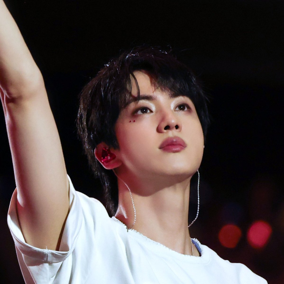 jinspam_'s tweet photo. He is deadly gorgeous ❤️‍🔥 https://t.co/S3paOeyszr