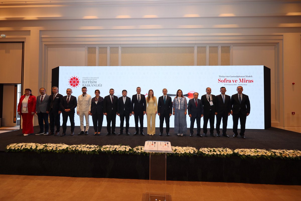 AkGenclikAfyon's tweet photo. Cumhurbaşkanlığı İletişim Başkanlığı tarafından düzenlenen “Türkiye'nin Gastrodiplomasi Modeli: Sofra ve Miras” programına katıldık.

İl Başkan Yardımcımız ve Tanıtım Medya Başkanımız Halil İbrahim Sevim, Cumhurbaşkanlığı İletişim Başkan Yardımcımız Ferhat Pirinççi, Sayın Ayşegül Taşkapu Duran, Belediye Başkanımız Burcu Köksal, İl Başkan Yardımcımız ve Dış İlişkiler Başkanımız Av. Onur Çelik, İl Kadın Kolları Başkanımız Hülya Kalaycı ile birlikte programa iştirak ettik.

Programda, Sayın Emine Erdoğan Hanımefendi'nin gastrodiplomasi ve Türk mutfağının uluslararası alandaki önemine ilişkin video mesajını ilgiyle takip ettik.

Medeniyetimizin kadim sofralarını ve zengin mutfak kültürünü dünyaya tanıtmayı hedefleyen bu anlamlı programın hayırlara vesile olmasını diliyorum.