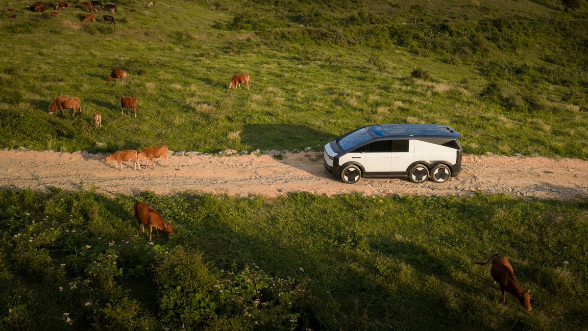 ARIDGE_Official's tweet photo. Exploring Western Hunan with the Land Aircraft Carrier.

From the highlands to the wild, the Land Aircraft Carrier is built to go beyond the pavement. Its six-wheel chassis delivers exceptional off-road capability. 

#ARIDGE #LandAircraftCarrier #eVTOL #FlyingCar https://t.co/mdhk5TDfhf