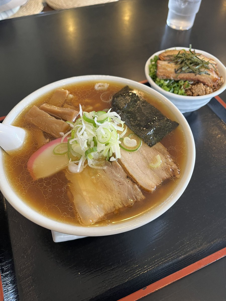 ichiyo39's tweet photo. 【休日のラーメンシリーズ】

麺辰
・中華そば
・ミニ麺辰丼

ごちそうさまでした🤘 https://t.co/IlFL5mMwxv