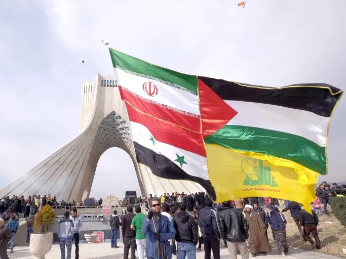 Alqudscenter's tweet photo. What lies behind the rise of the so-called "proxies" in the Middle East?
In a new article,Oraib AlRantawi argues that lasting solutions begin by addressing the root causes, not merely the symptoms.
Read the full article🔗
https://t.co/ict6ubT9It
 #Lebanon #Yemen #Iraq #Palestine https://t.co/P9xLNuqdzd
