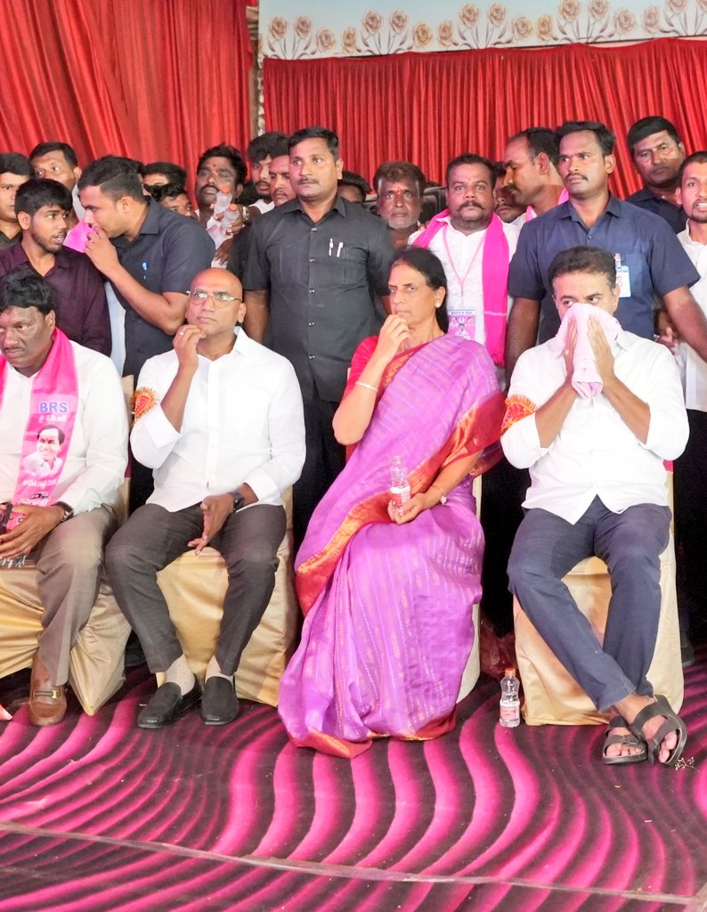 PSK_PKR's tweet photo. నిన్న వికారాబాద్ కు రామన్న వచ్చి వెళ్లేంతవరకు రామన్నను గమనిస్తూనే ఉన్నాను, 

ఆరోగ్యం బాలేకపోయినా కార్యకర్తలను ఉద్దేశించి మాట్లాడి మరియు కొంతమందితో ఫోటోలు దిగి మరి వికారాబాద్ నుండి బయలుదేరారు 

రామన్న బయలుదేరిన కొద్ది సమయానికి నేను కూడా హైదరాబాద్ బయల్దేరాను
1/3 https://t.co/yYBu6p8PWm