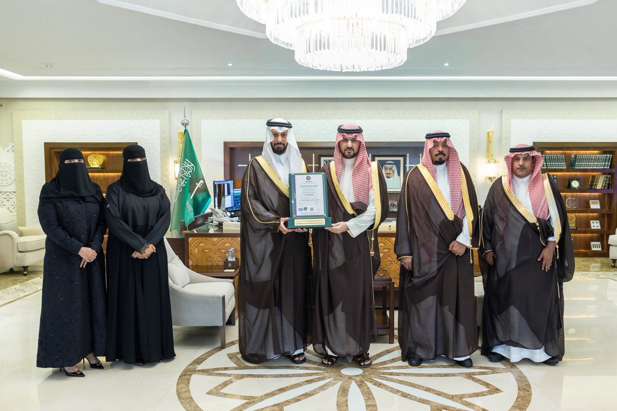 sobranewscom's tweet photo. #نائب_أمير_الشرقية يطّلع على جهود فرع وزارة الموارد البشرية والتنمية الاجتماعية بالمنطقة
 
🔸 جاء ذلك خلال استقبال سموه في مكتبه بديوان الإمارة اليوم الاثنين، مدير عام الفرع بالمنطقة.

تفاصيل الخبر عبر الرابط 👇 
🔗 https://t.co/4AGa4T3hvD

#صحيفة_صُبرة_الإلكترونية
لمزيد من الأخبار زوروا موقعنا 👇 
https://t.co/IvLBuzyIXF
