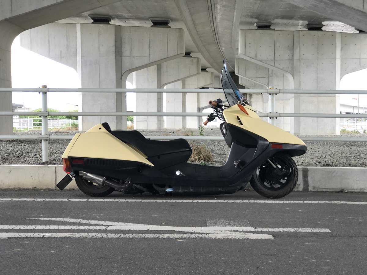 717Tein's tweet photo. 昔乗ってたフュージョン
金ないからフロントバネ抜いて
リアはディオとか転がってたサスバネ抜いて付けてた🤣
マフラーもぶった切ってショート化
サイドスタンド要らなくて楽だった😁 https://t.co/Ogpt0rLh0l