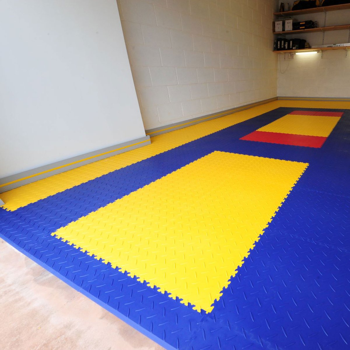 mototile's tweet photo. If you want a garage floor that really stands out, Electric Blue is the colour right now. Electric Blue Diamond Plate - MotoLock Interlocking Floor Tile: https://t.co/xA1kMmh2Wz #ElectricBlue #GarageMakeover #Mototile #GarageFlooring #GarageGoals #WorkshopSetup #DIYProject #DIY https://t.co/mxa7GYJ9NP