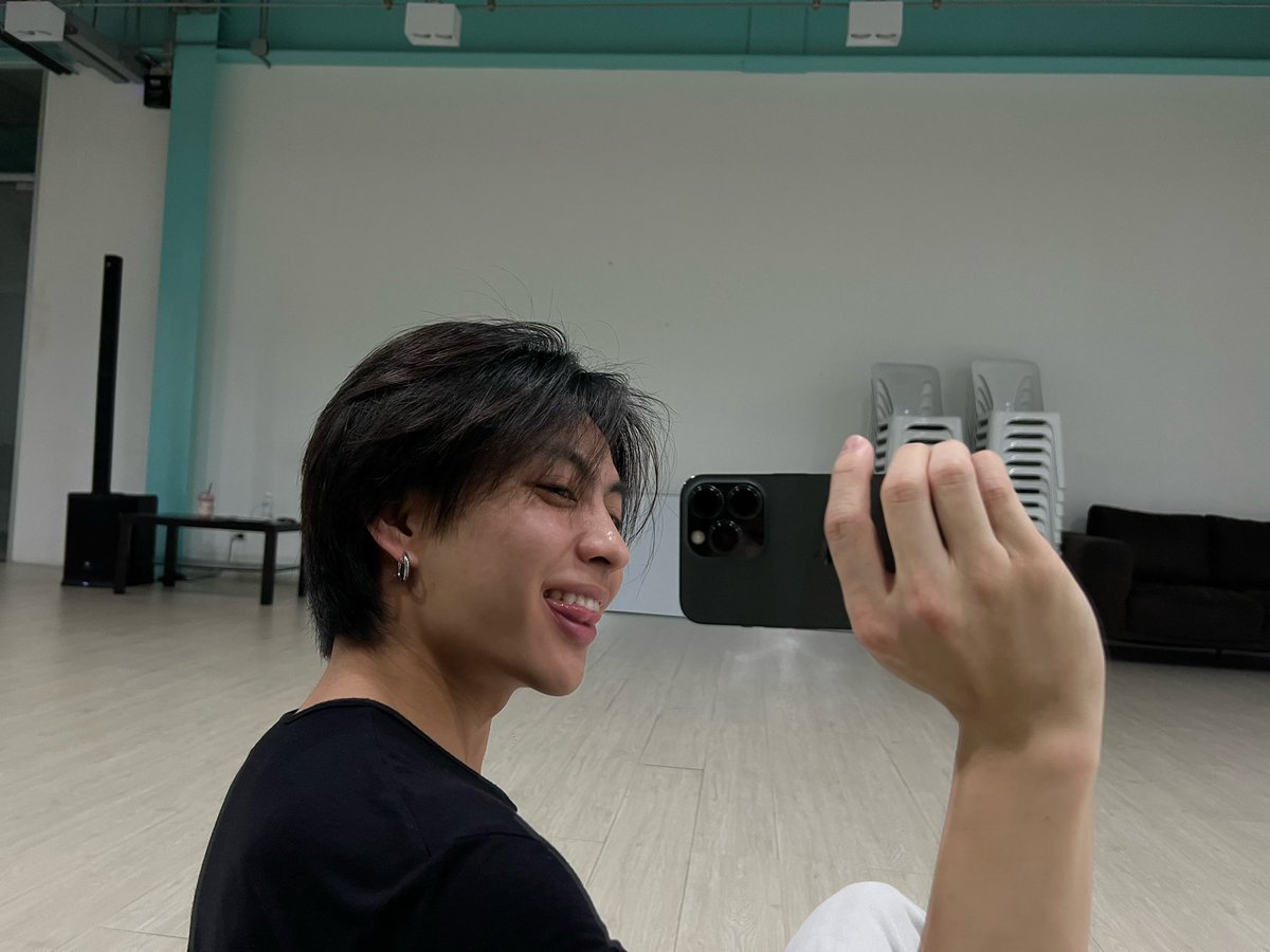 W_JeennGam's tweet photo. คิดถึงห้องซ้อมจังเลยงับ🫠….. #FXM https://t.co/4fx7Kro6pV