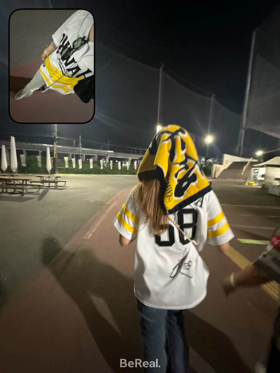 __5sorix_x8's tweet photo. 野球ファンの皆様は
公共交通機関を使って球場行く時ユニフォームは家から着ていきますか???
ちなみに私は家を出て帰ってくるまでが遠足的な感じで家から着ていきたいタイプです
全野球ファンにアンケート取りたいまである。
教えて~‼️ https://t.co/fegtMbTCaz