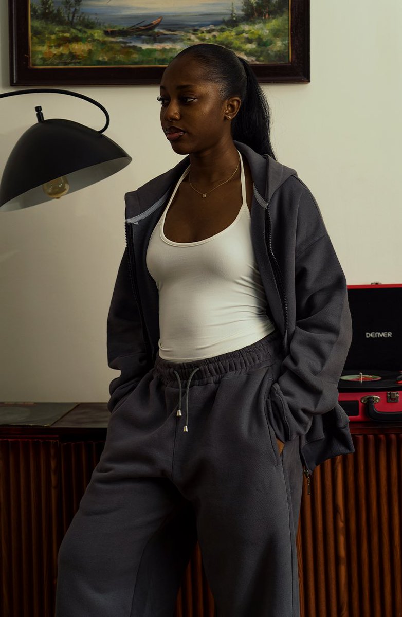 _theflacko's tweet photo. The cleanest set of sweats you’d see today🐺 #core https://t.co/d4pUWVINfQ