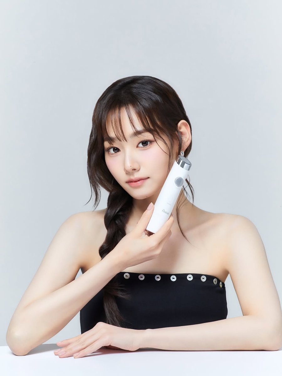 ksangmina's tweet photo. Stunning in black with shining smile. https://t.co/poreuxXp82