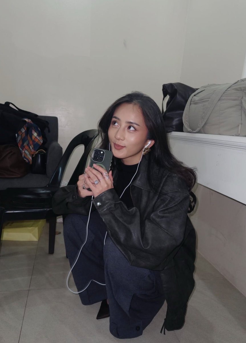 ksssfy's tweet photo. she's soo cute 🤏🏻 https://t.co/T0fTMWW7ry