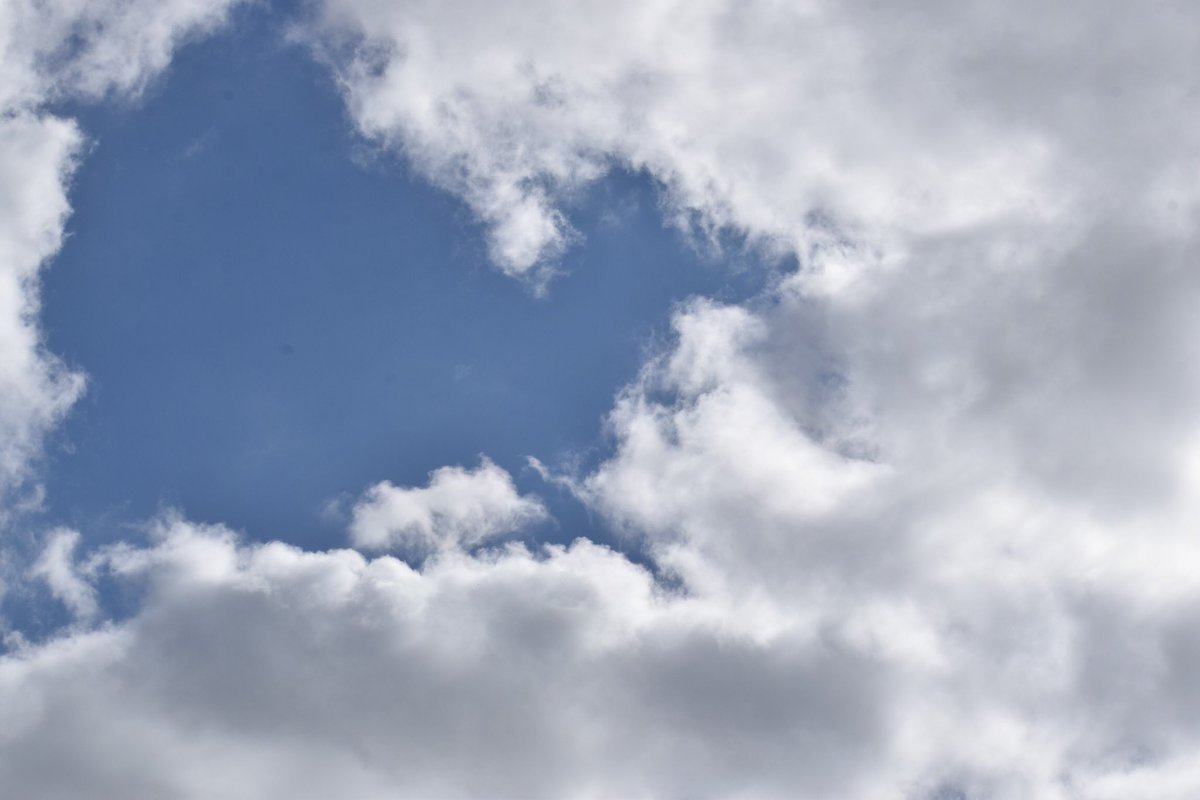 TubbyBats's tweet photo. The #clouds https://t.co/RKIJEXvKz6