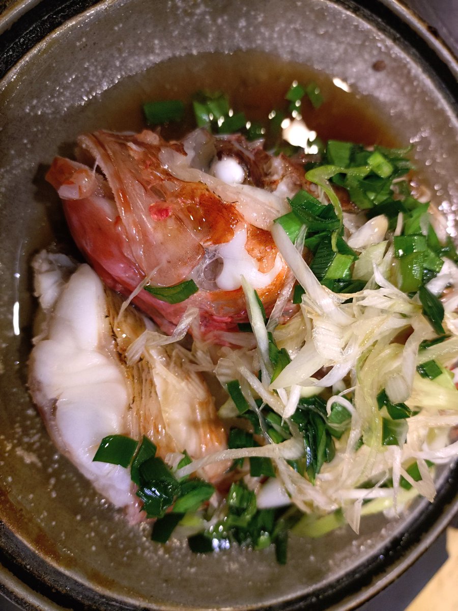 jyujyuya's tweet photo. #高岡居酒屋 【#北陸の四季の味寿々屋】オススメメニュー【魚の酒蒸しニラと長ネギだれ】本日は【黒鯛】で‼️
写真は前回のかさごバージョンです✨ホクホクに酒蒸しされた身と葱とニラの香り＋だし醤油・ゴマ油‼️この時期らしい一品です❤
  #寿々屋    #アルバイト募集  #社員募集　#じゅじゅや https://t.co/MiHgdsgTh8
