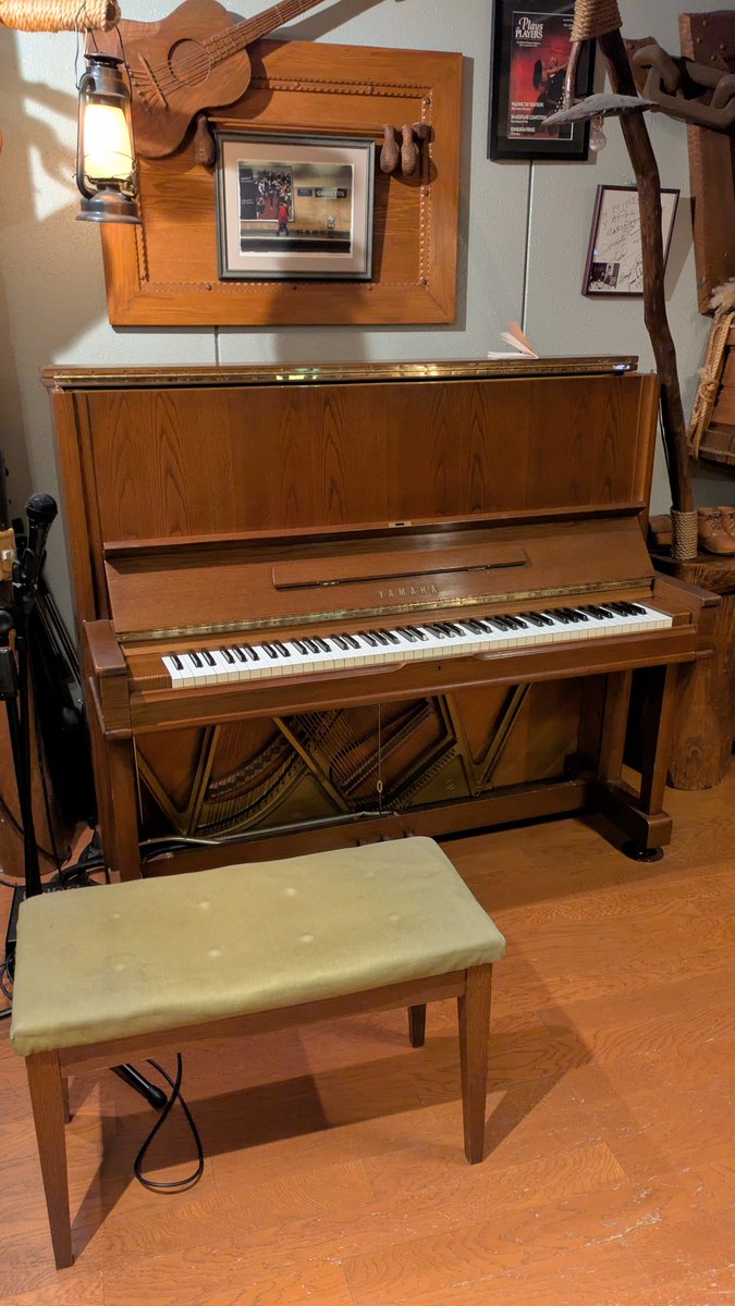 itomati's tweet photo. (エラーで送れてなかった💧)
先週の金曜はこちらへ☔

2月以来の🎹ソロでのオールタンゴ💃
#松永裕平　#四ツ谷シンルンボ

台風接近もあってか湿気で🎹ﾋﾞﾖﾖｰﾝだったけど、もしかしたら初めてソロで聴いたかもしれない🦊とか、大好きな🏨やウキウキする夜遊び女も聴けて楽しかった😚🎵 https://t.co/3enrH49fZc