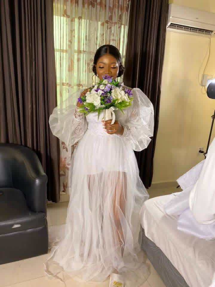 dat__chikito's tweet photo. @abazwhyllzz I own a bridal store in Port Harcourt. I rent and sell wedding dresses, I make customised accessories, I do professional makeup, I am an event decorator, and a wedding planner. If you're planning your wedding, you should be in my DM. https://t.co/nwOTi6QWv8