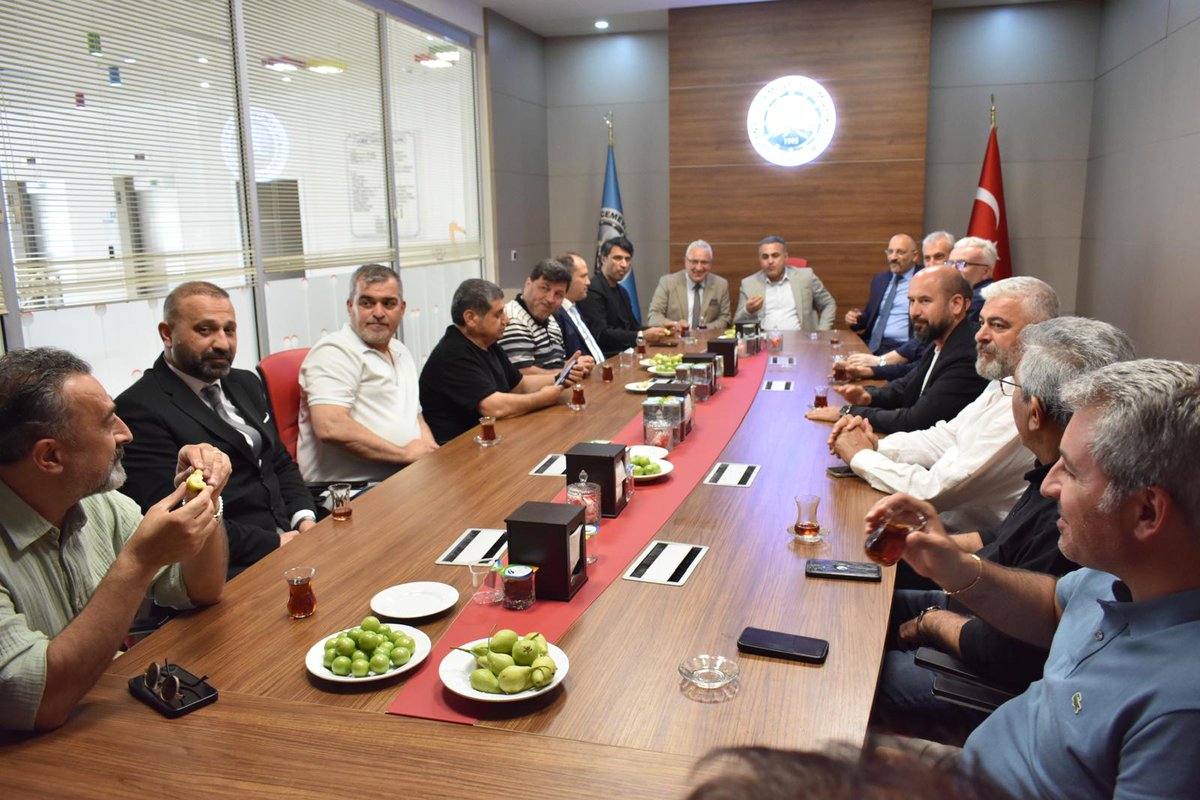 Kucukcekmebtp34's tweet photo. BTP Küçükçekmece ilçe teşkilatı olarak, İstanbul Cemevi Başkanı Gazi Aslan'ın daveti ile aşura lokmasına katıldık.  
Programda İmam Hüseyin'in zulme karşı dik duruşunun da tekrar altı çizildi.  
#btp #küçükçekmece
@istanbulcemevi https://t.co/cJYwCsx22b