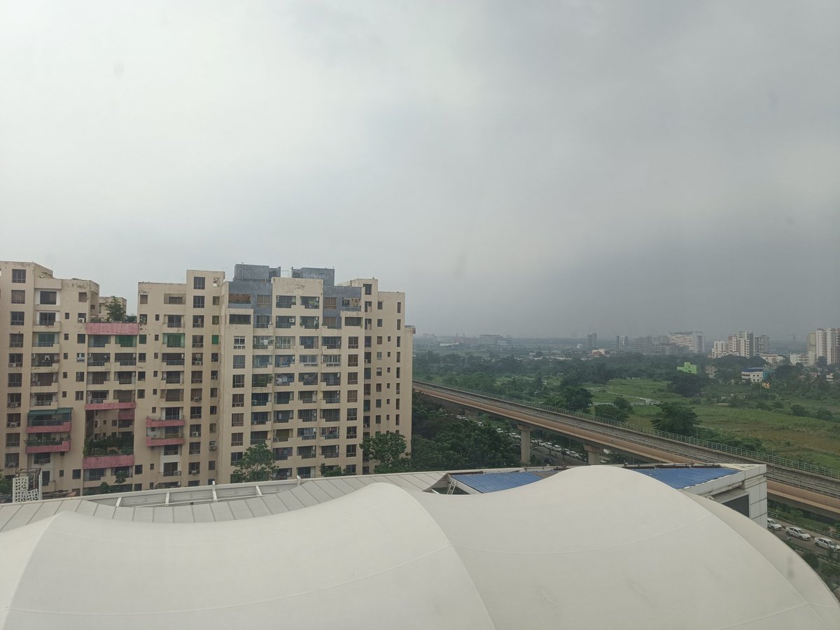 LabRajeev's tweet photo. Good afternoon #Kolkata https://t.co/uq3iFpDyUu