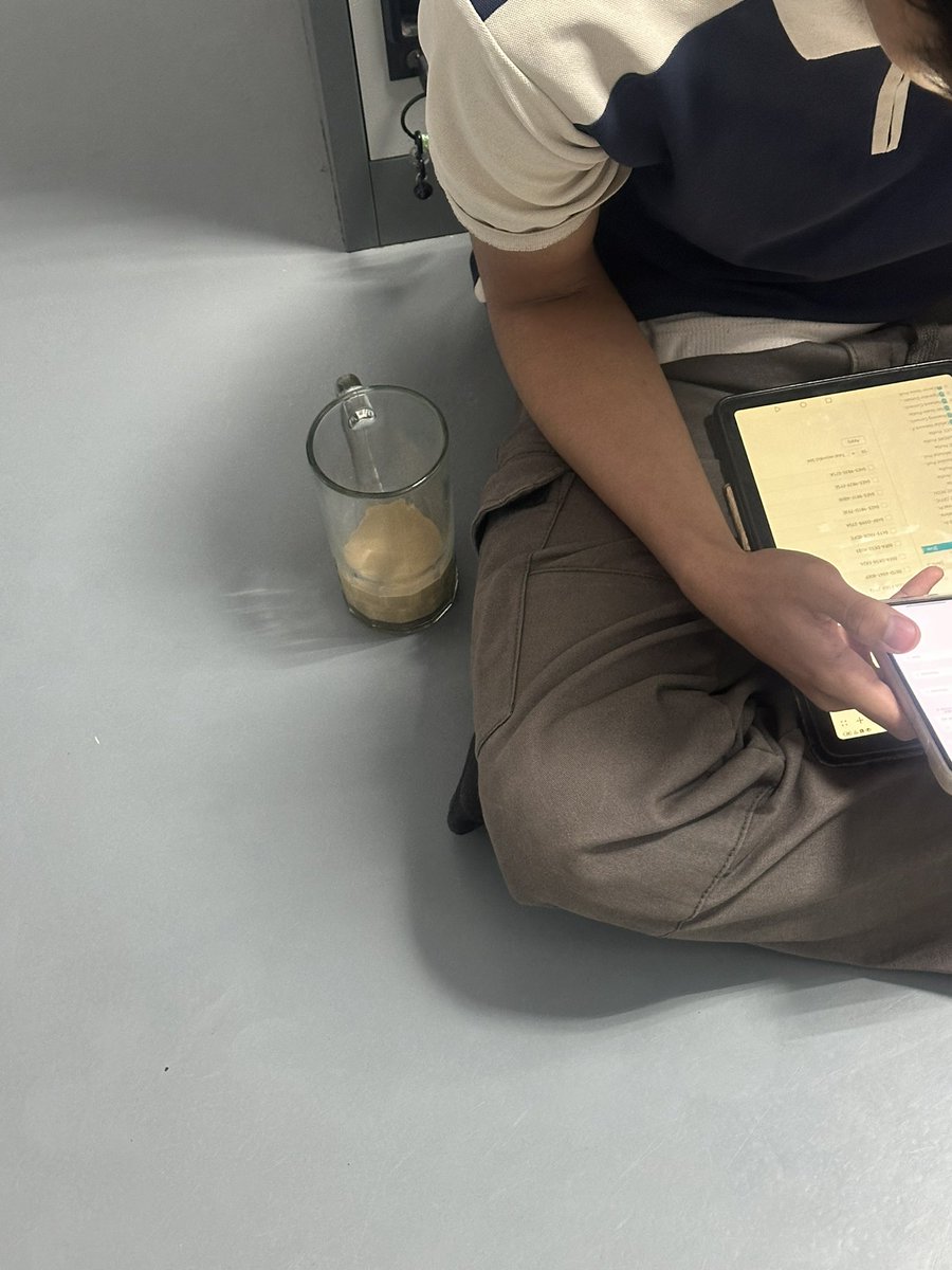 CLIMCMXCVII's tweet photo. The real demin gen z minta nya kopi susu buka  kopi item 🙃 https://t.co/bJ9JIreavV