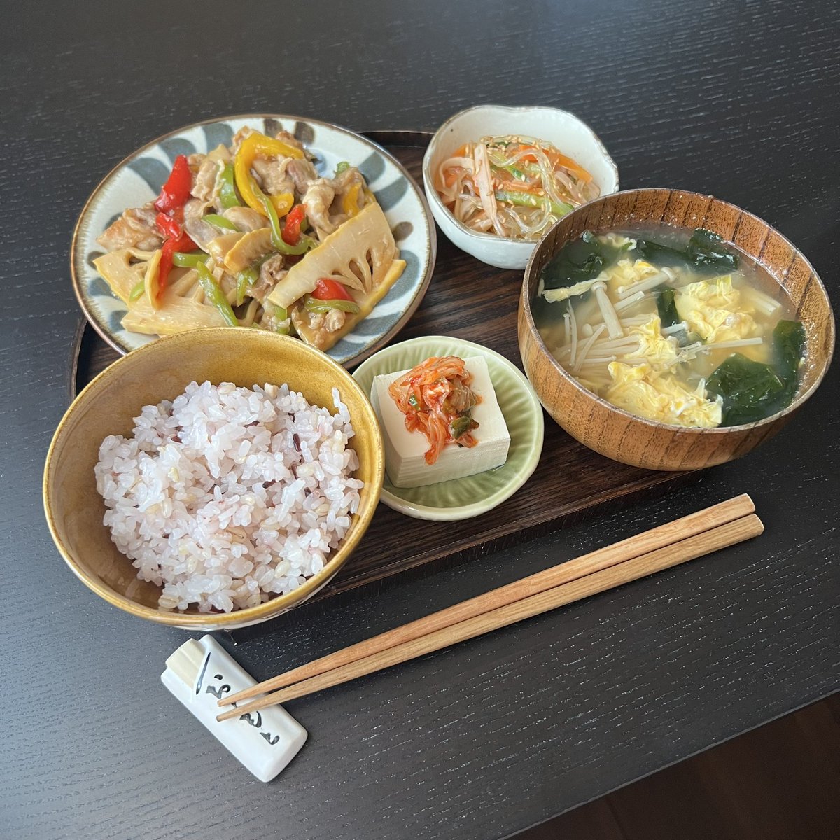 oyasumi___16's tweet photo. 今日のお夕飯は青椒肉絲🐷🫑
家計の味方である豚こまで作りました。筍の食感が好きです。美味しかったです🙏 https://t.co/zvJ3cxhXx8